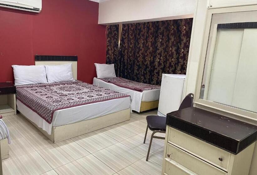 اتاق استاندارد سه نفره, Isis Hostel 2