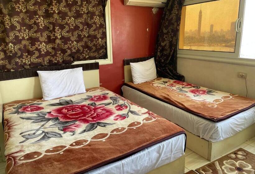 اتاق استاندارد سه نفره, Isis Hostel 2