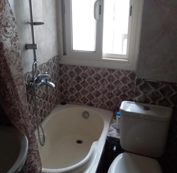 اتاق استاندارد سه نفره, Isis Hostel 2