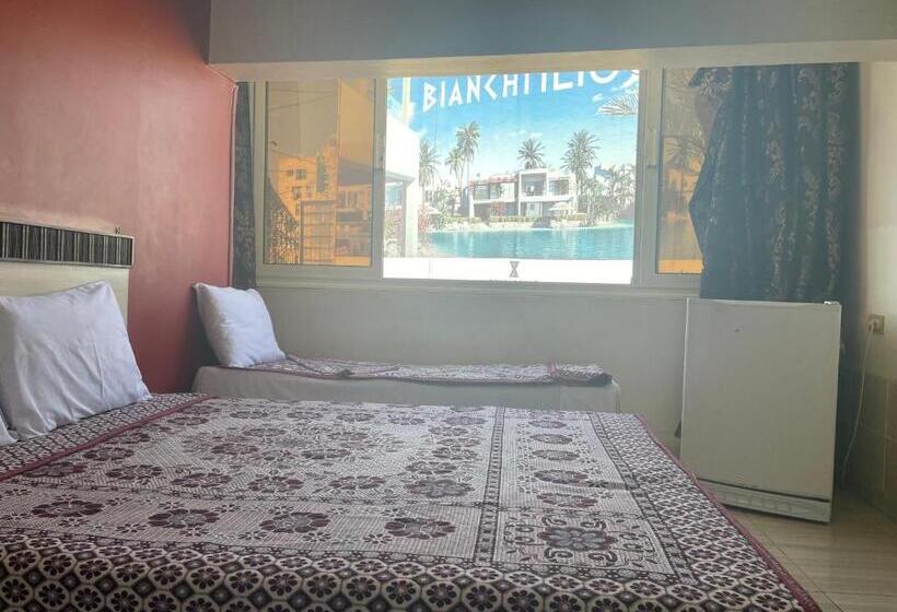 اتاق استاندارد چهار تخته, Isis Hostel 2