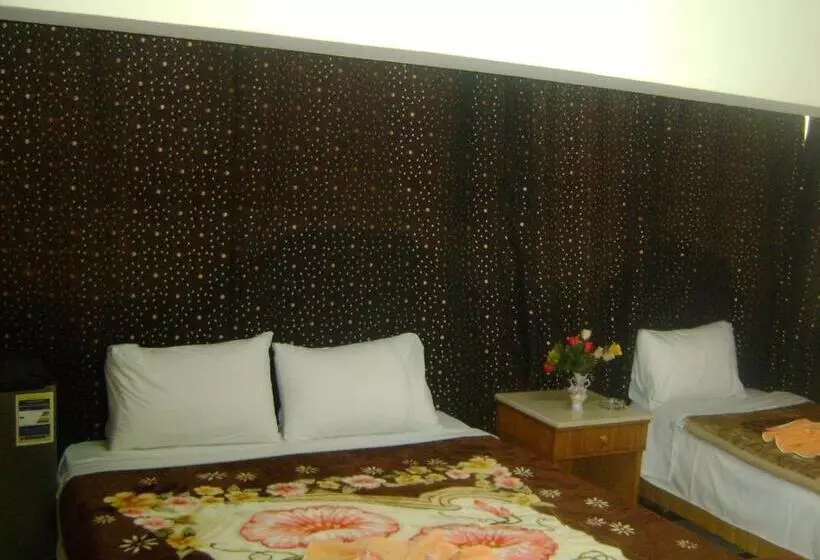 اتاق استاندارد چهار تخته, Isis Hostel 2