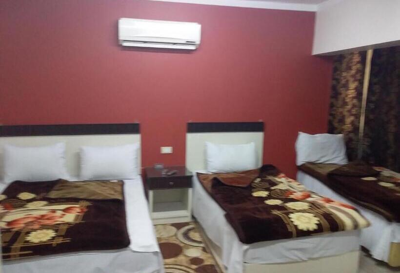 اتاق استاندارد چهار تخته, Isis Hostel 2