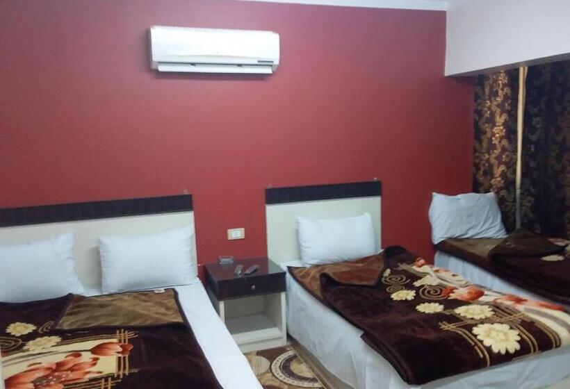 اتاق استاندارد چهار تخته, Isis Hostel 2