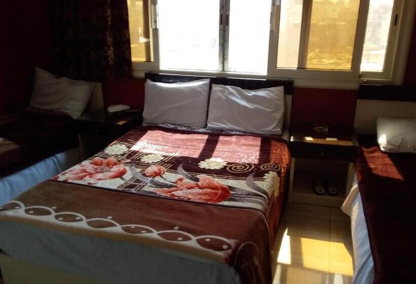 اتاق استاندارد چهار تخته, Isis Hostel 2