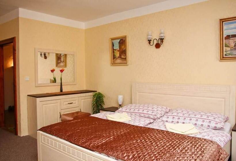 四人标准间, Mini Hotel Abraka & Apartments