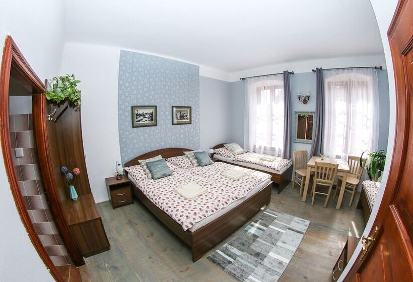 四人标准间, Mini Hotel Abraka & Apartments