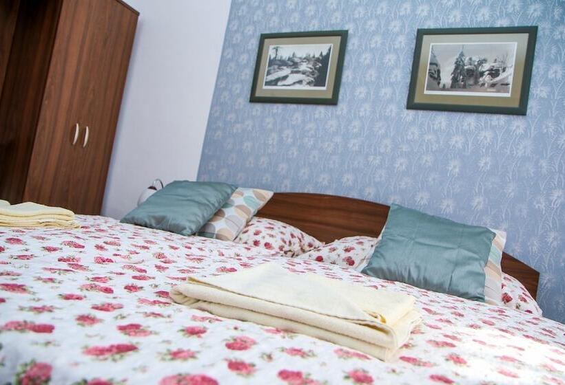 四人标准间, Mini Hotel Abraka & Apartments