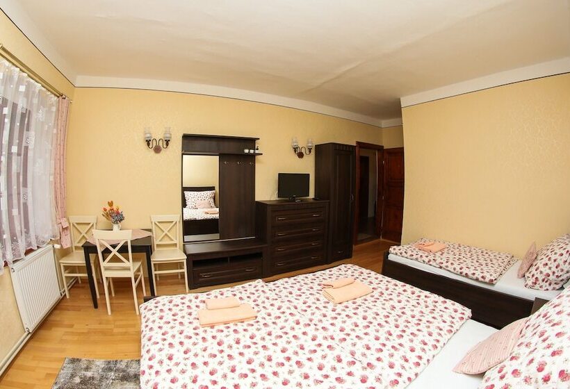 标准三人间, Mini Hotel Abraka & Apartments