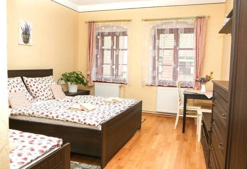 标准三人间, Mini Hotel Abraka & Apartments