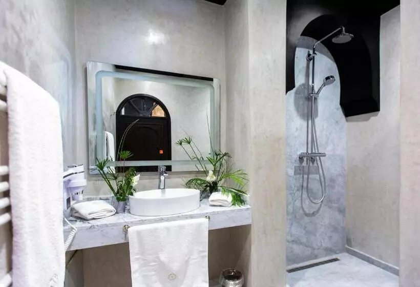 سوییت پرستیژ, Riad Al Rimal & Spa