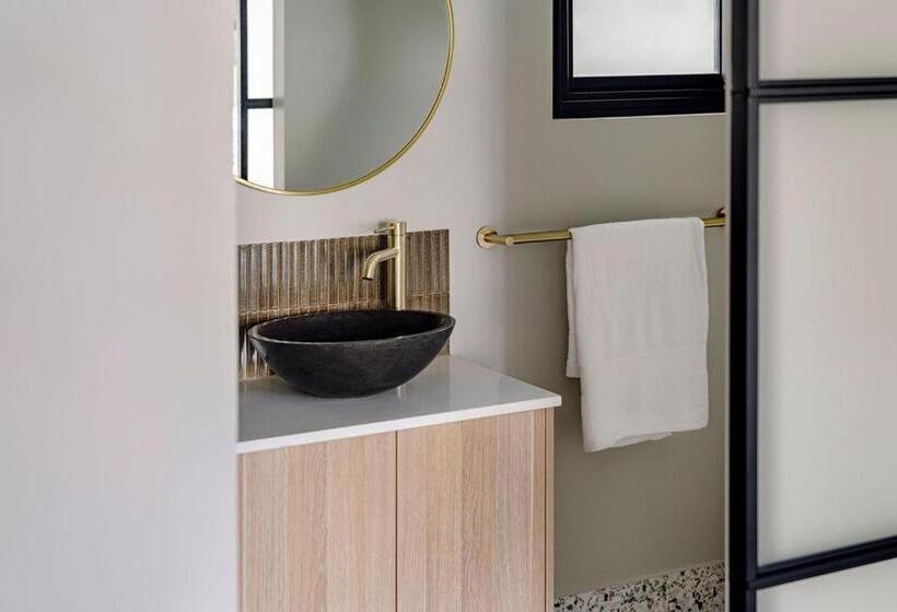 디럭스 룸 킹사이즈 침대, Motel Caloundra