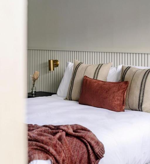 디럭스 룸 킹사이즈 침대, Motel Caloundra