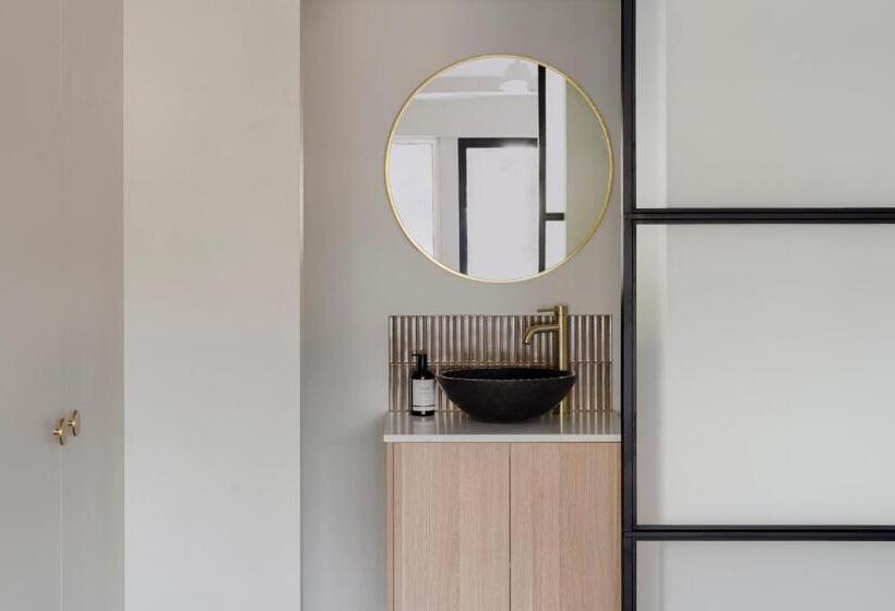 디럭스 룸 킹사이즈 침대, Motel Caloundra