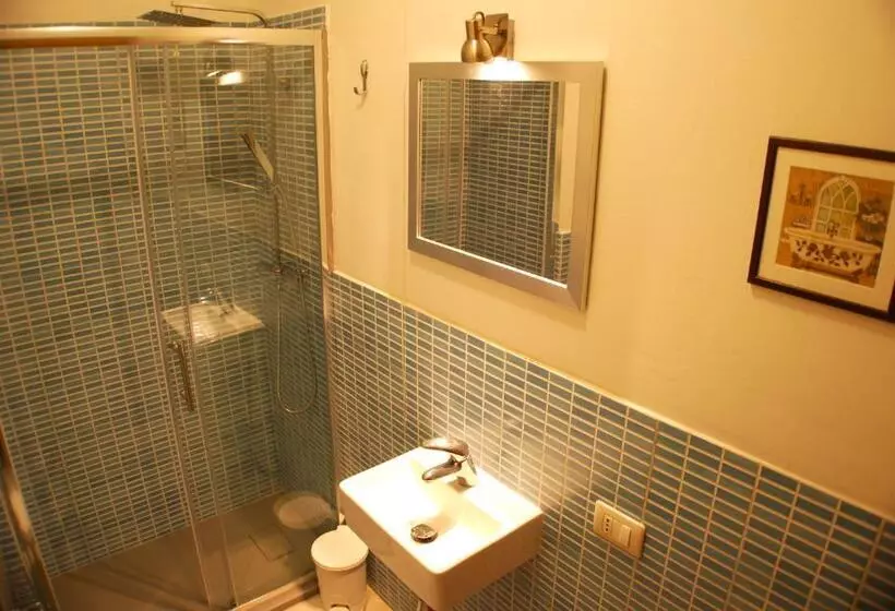 اتاق استاندارد با سرویس بهداشتی مشترک, Albergo Teatro