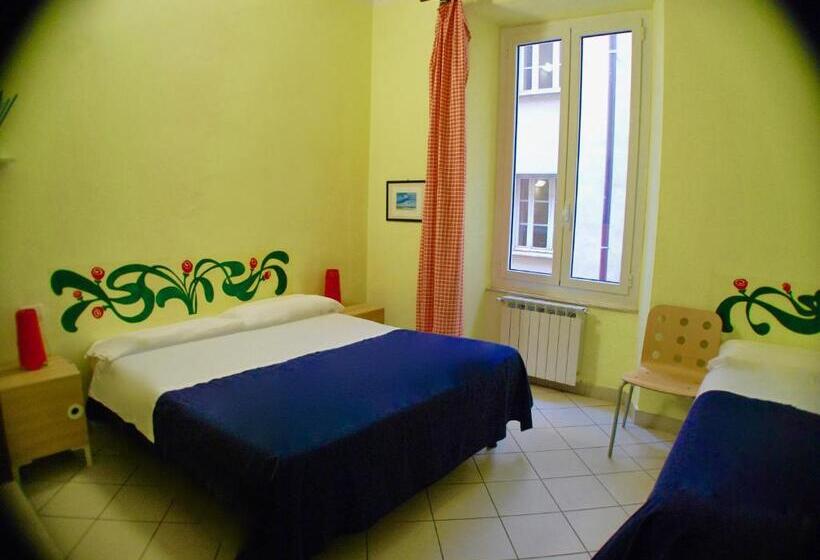 غرفة قياسية ثلاثية, Albergo Teatro