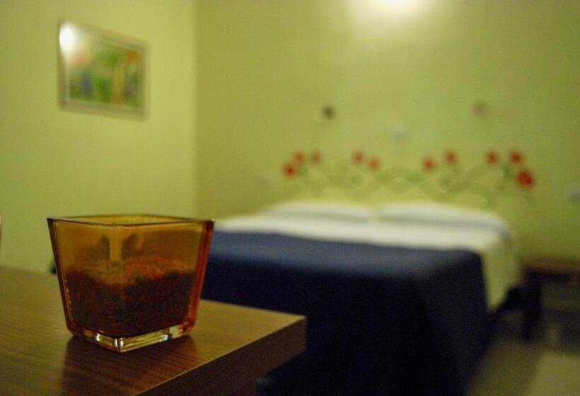 غرفة قياسية حمام مشترك, Albergo Teatro