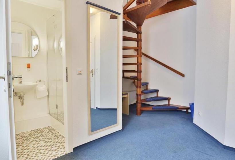 四人标准间, Altstadt