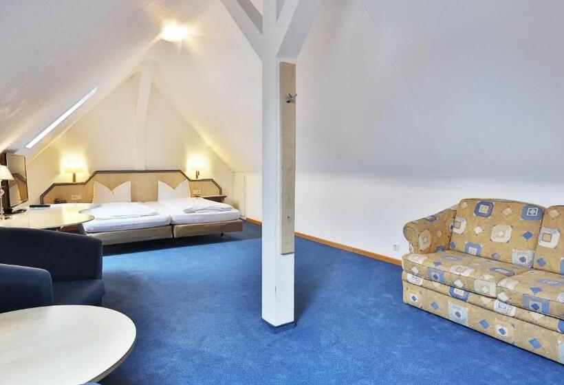 标准三人间, Altstadt