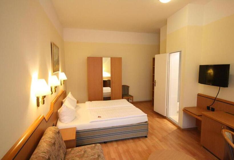 标准三人间, Altstadt