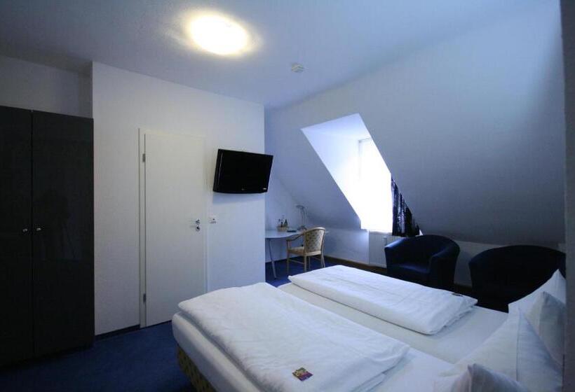 标准单人间, Altstadt