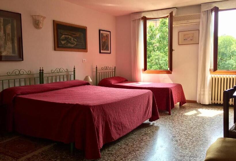 اتاق استاندارد سه نفره, Antica Locanda Montin