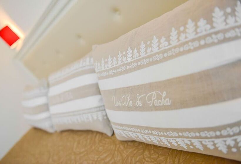 غرفة قياسية ثلاثية, Athena