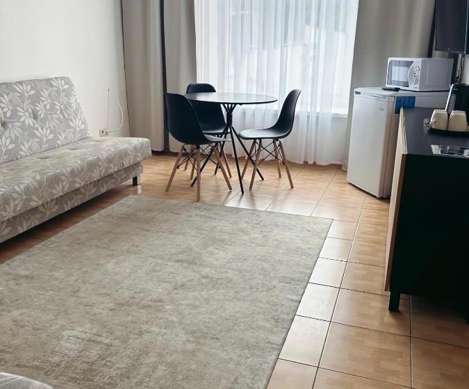 سوییت خانوادگی, Baltosios Bures