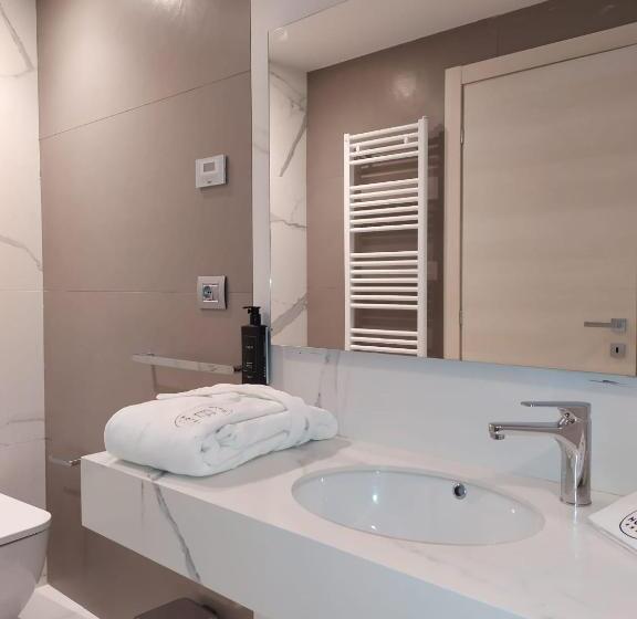 اتاق استاندارد, Byron