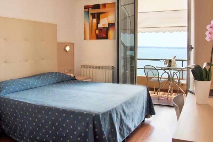 Superior room with lake view, Ca' Serena