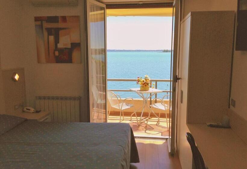 Superior room with lake view, Ca' Serena