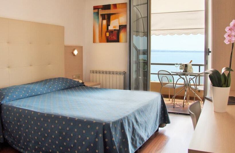 Superior room with lake view, Ca' Serena