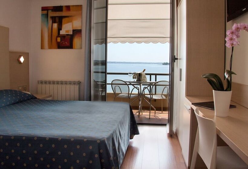 Superior room with lake view, Ca' Serena