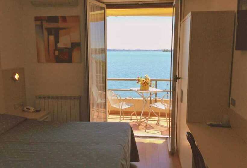 Superior room with lake view, Ca' Serena