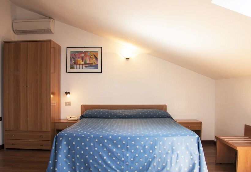 Quarto Ático, Ca' Serena