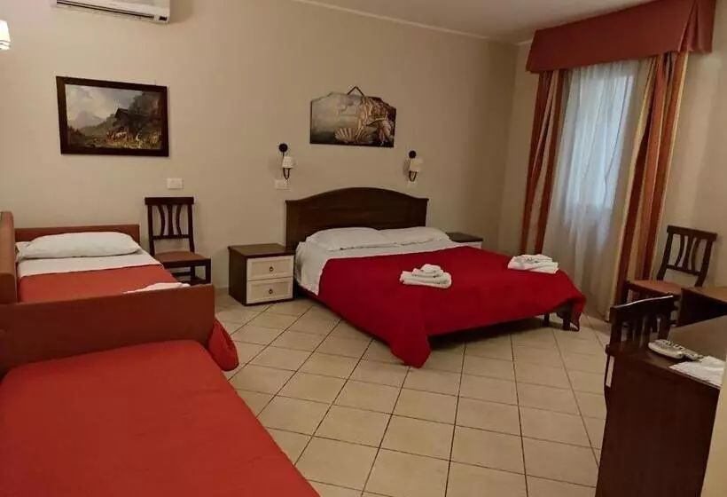 Economy Quadruple Room, Greta Rooms