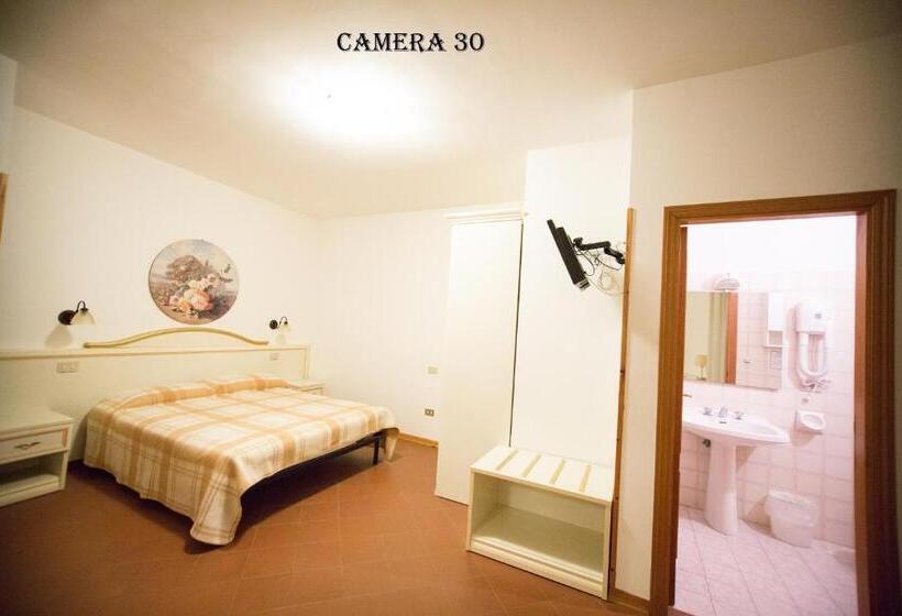 Номер Стандарт Трехместный, I Tigli Albergo Diffuso