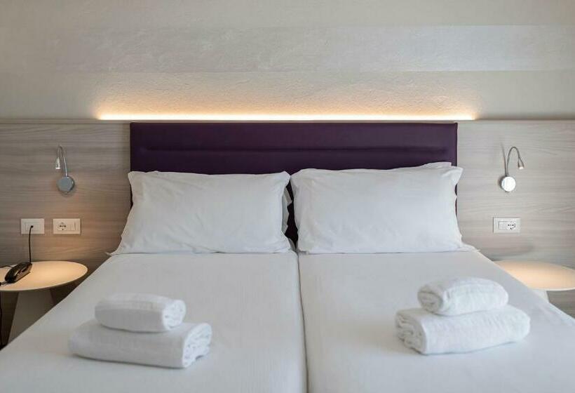 스탠다드 발코니 룸, Imperial S