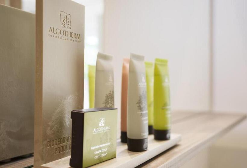 プールビュースタンダードルーム, La Bastide De Valbonne