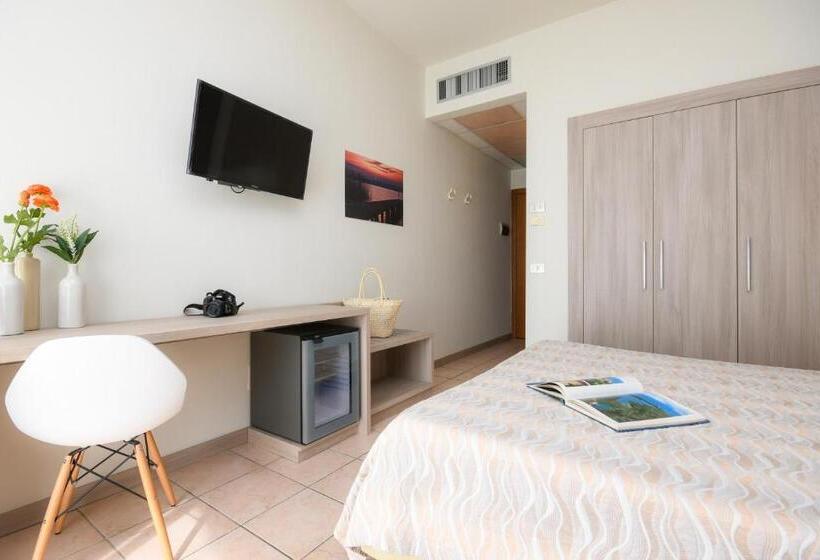 Трехместный Номер Стандарт с Балконом, Miramar