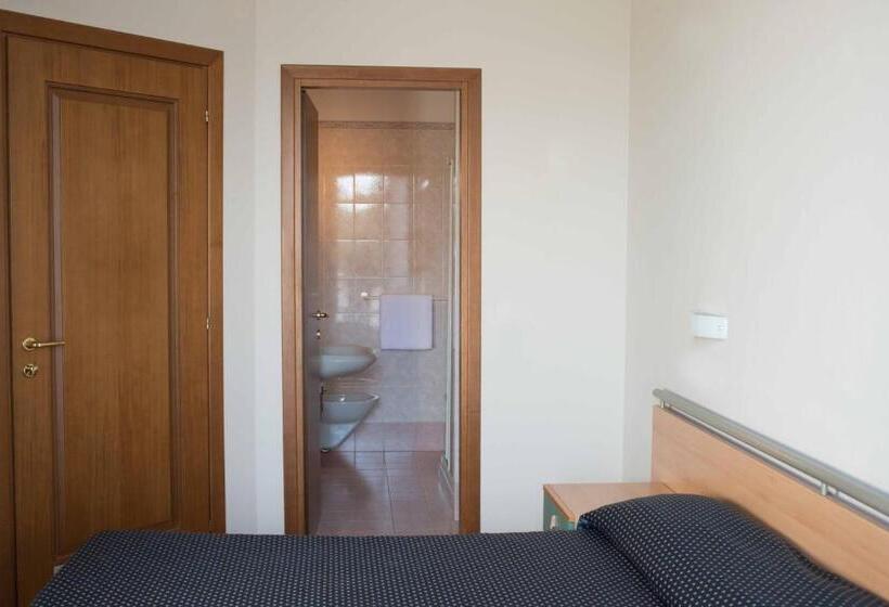 Четырехместный Номер Стандарт с Балконом, Miramar