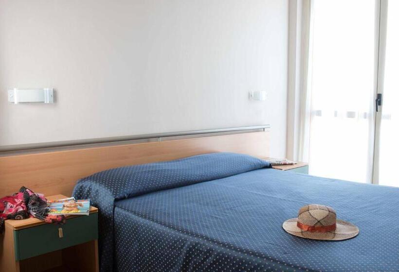 Четырехместный Номер Стандарт с Балконом, Miramar