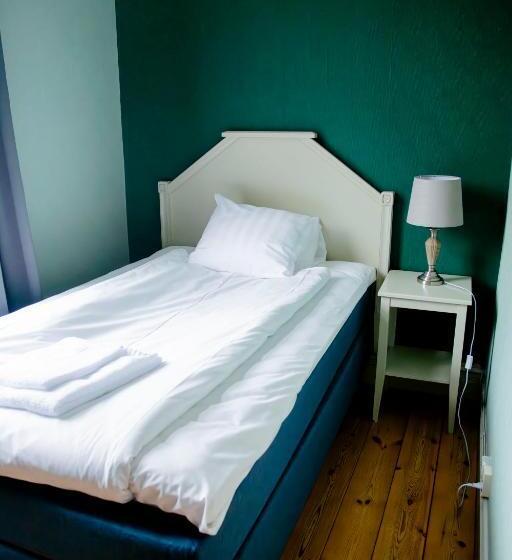 חדר אקונומי יחיד, Park Hotel Linköping Fawlty Towers