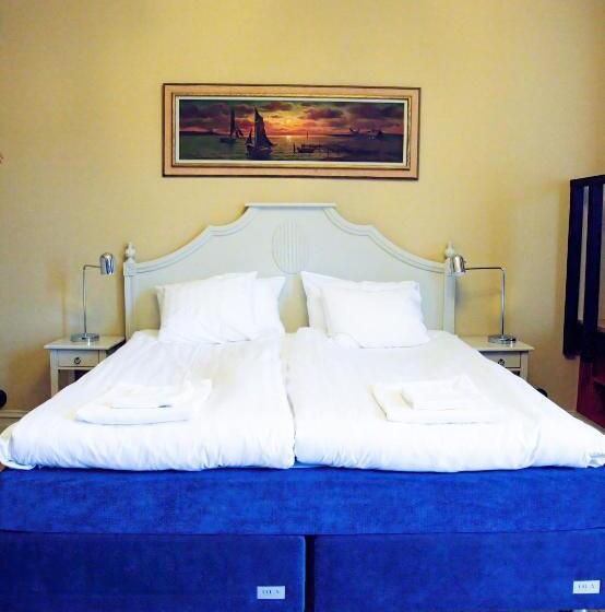 Четырехместный Номер Deluxe, Park Hotel Linköping Fawlty Towers