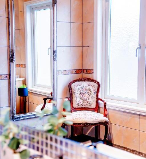 Четырехместный Номер Deluxe, Park Hotel Linköping Fawlty Towers