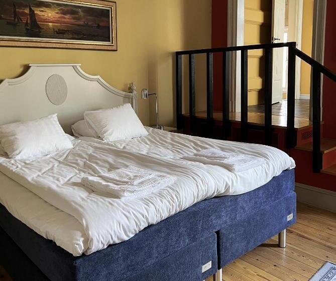 חדר דלוקס לארבעה, Park Hotel Linköping Fawlty Towers