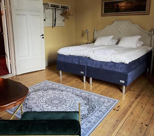 Четырехместный Номер Deluxe, Park Hotel Linköping Fawlty Towers
