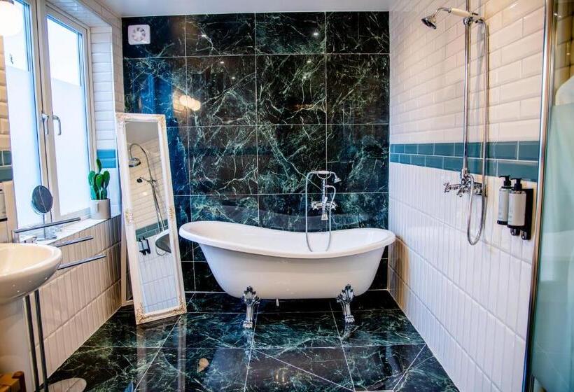 סוויטת סופריור, Park Hotel Linköping Fawlty Towers