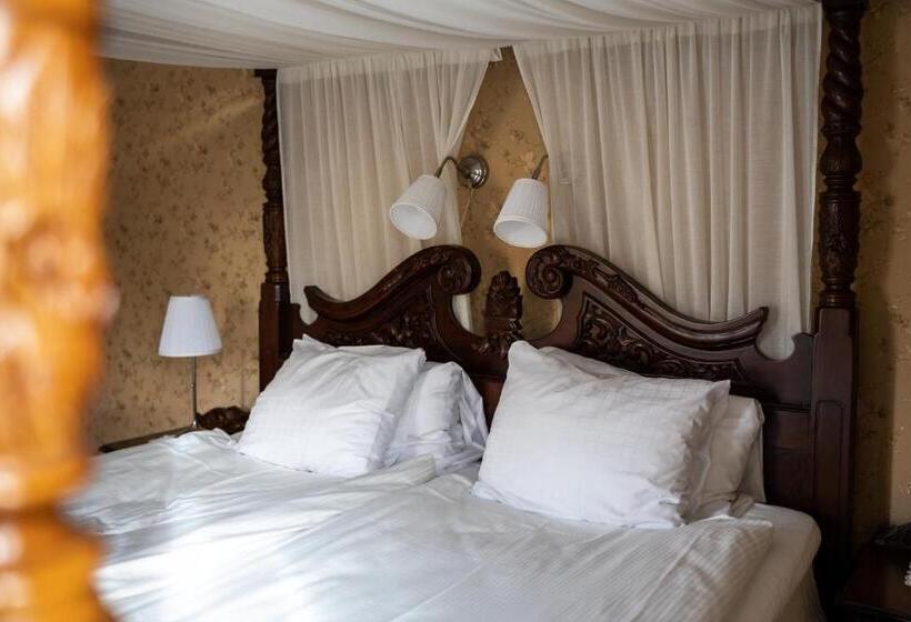 חדר קומפורט, Park Hotel Linköping Fawlty Towers