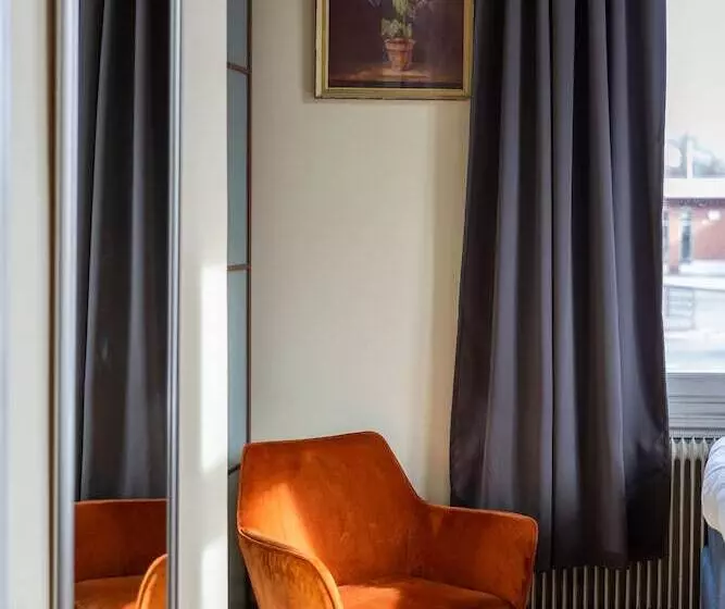 スタンダード４人部屋, Park Hotel Linköping Fawlty Towers