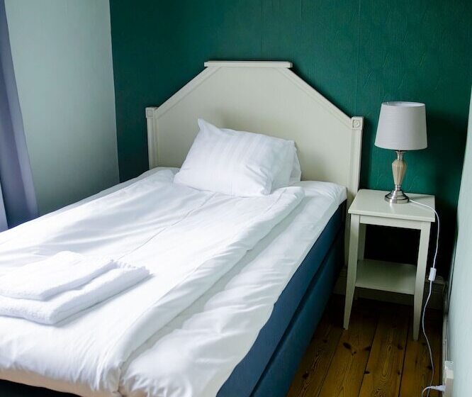 חדר אקונומי יחיד, Park Hotel Linköping Fawlty Towers